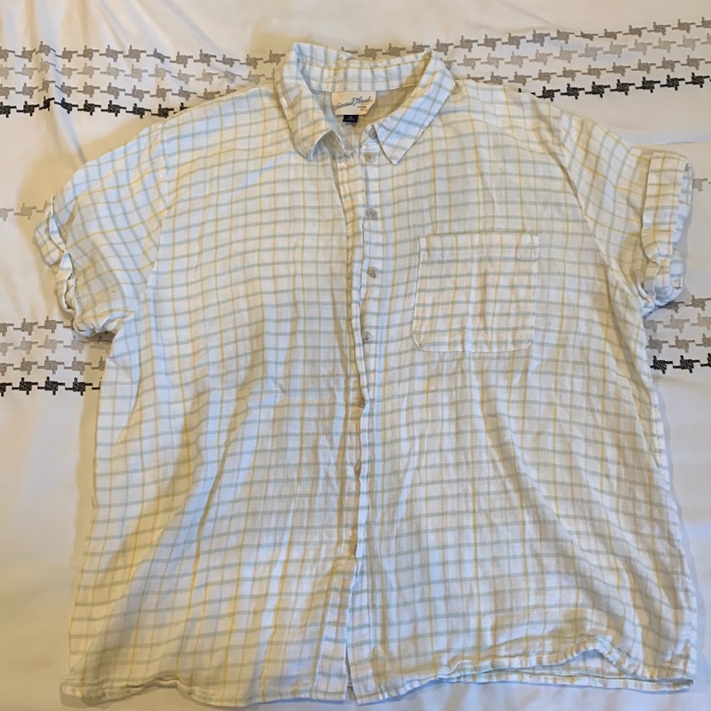 Universal thread women’s button down shirt